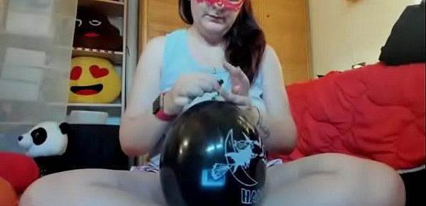  Gonfio questi palloncini per Halloween e sono pronta a giocare con te in maniera davvero fetish